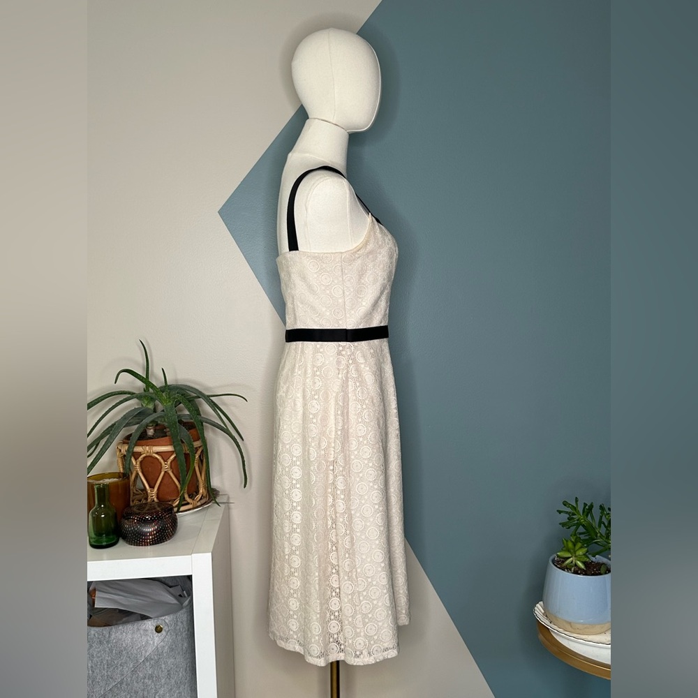 Ann Taylor LOFT 4P Petites Lace Fit & Flare Dress White Black Trim Midi - Picture 4 of 11